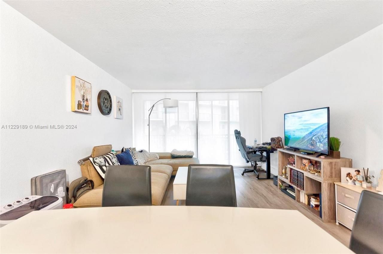 3401 N Country Club Dr, Unit 406, Aventura, FL 33180 Photo