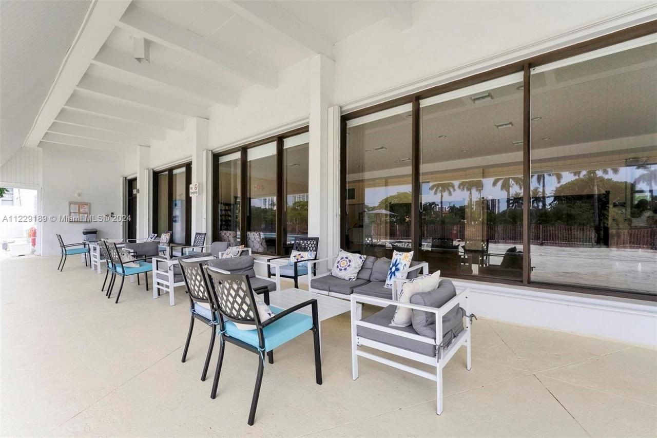 3401 N Country Club Dr, Unit 406, Aventura, FL 33180 Photo