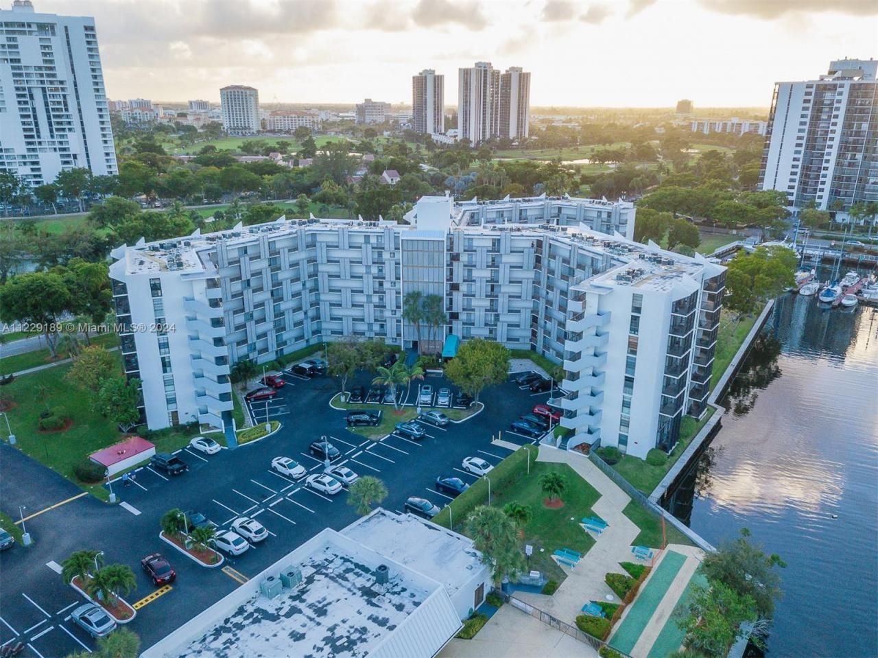 3401 N Country Club Dr, Unit 406, Aventura, FL 33180 Photo