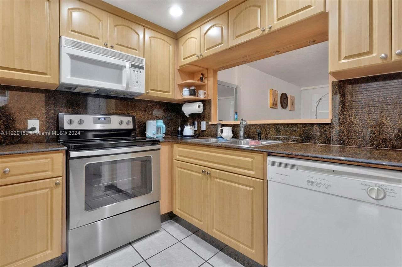 3401 N Country Club Dr, Unit 406, Aventura, FL 33180 Photo