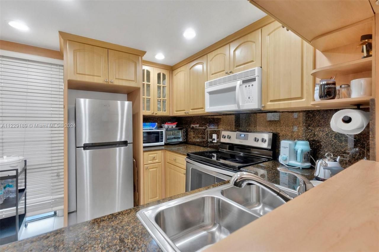 3401 N Country Club Dr, Unit 406, Aventura, FL 33180 Photo