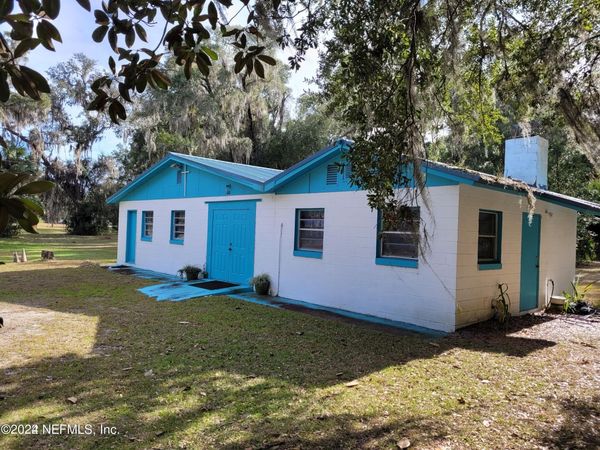 1011 ELM Street, Welaka, FL 32193