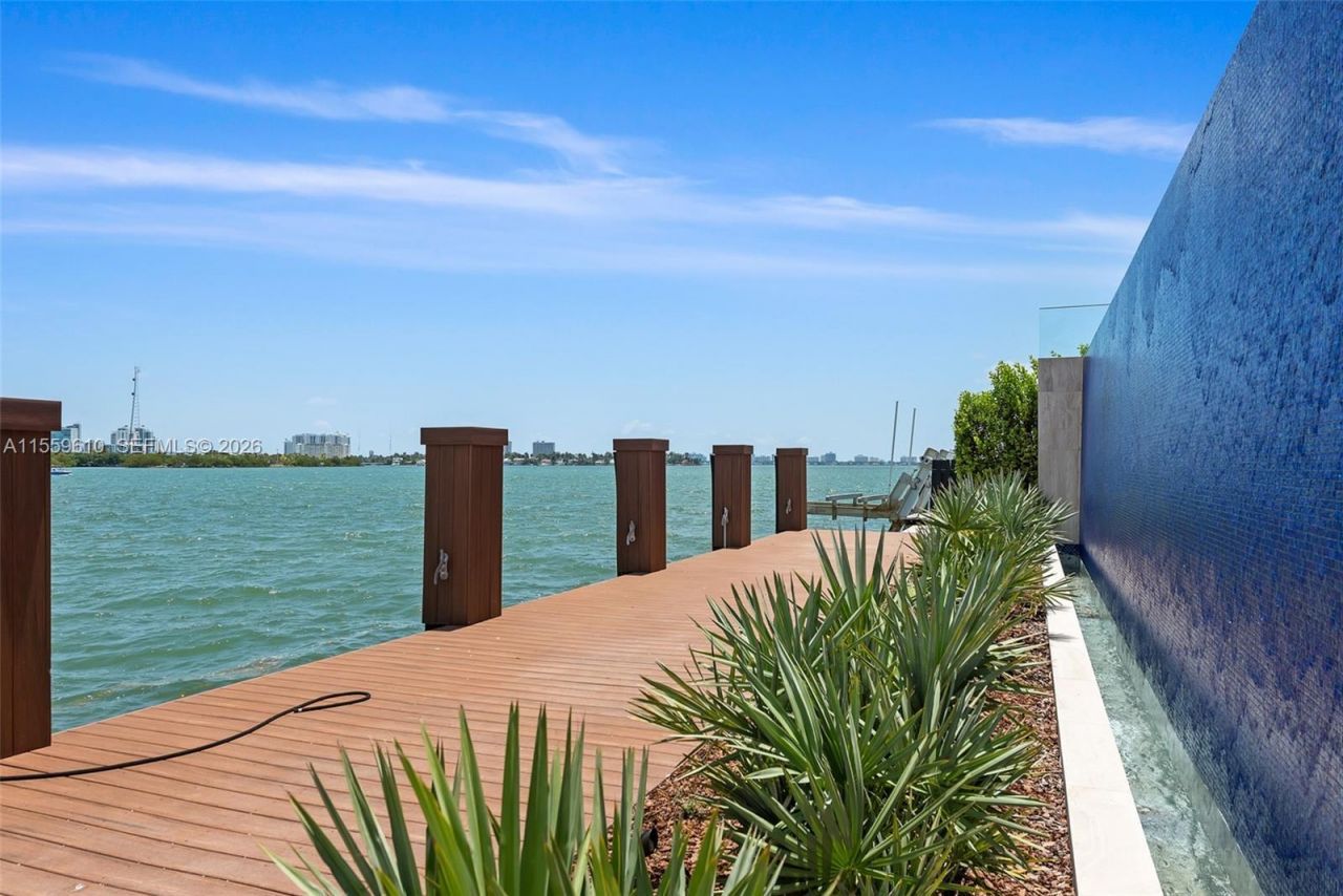 1133 Belle Meade Island Dr, Miami, FL 33138 Photo