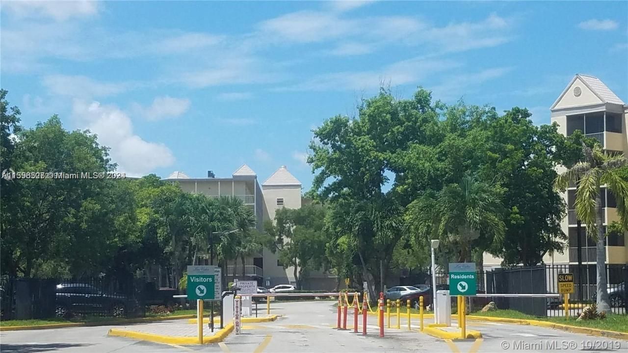 8255 Lake Dr, Unit 204, Doral, FL 33166 Photo