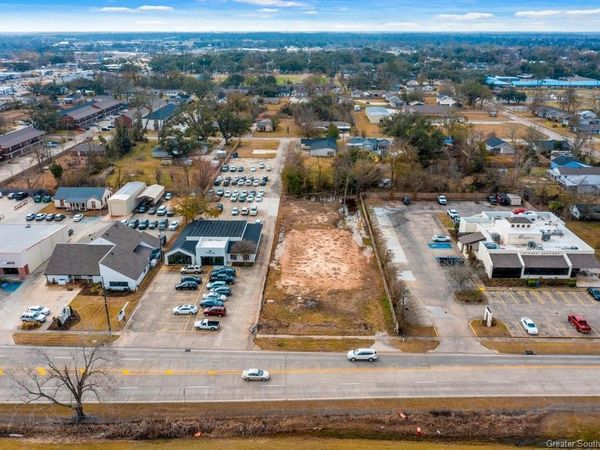 213 W College Street W, Lake Charles, LA 70605