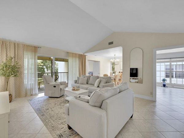 6245 Old Court Road, Unit 202, Boca Raton, FL 33433