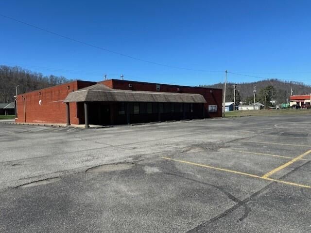 1009 N Lake Drive, Prestonsburg, KY 41653