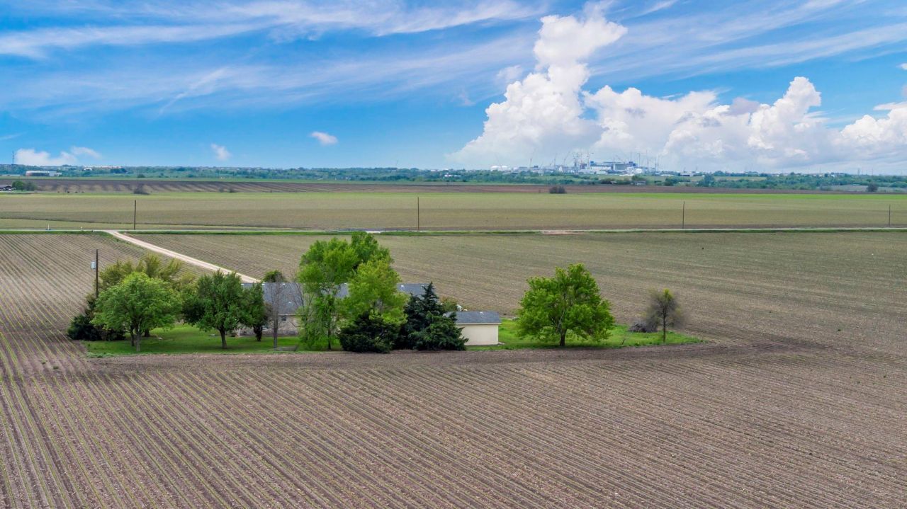3255 County Road 369, Taylor, TX 76574 Main Photo