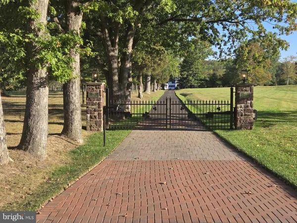 220 STOOPVILLE ROAD, NEWTOWN, PA 18940