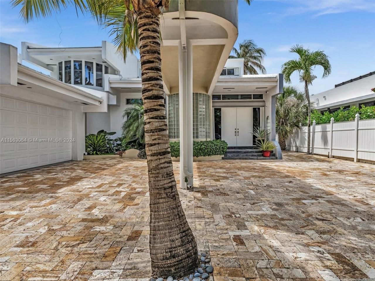 616 Ocean Blvd, Golden Beach, FL 33160 Photo