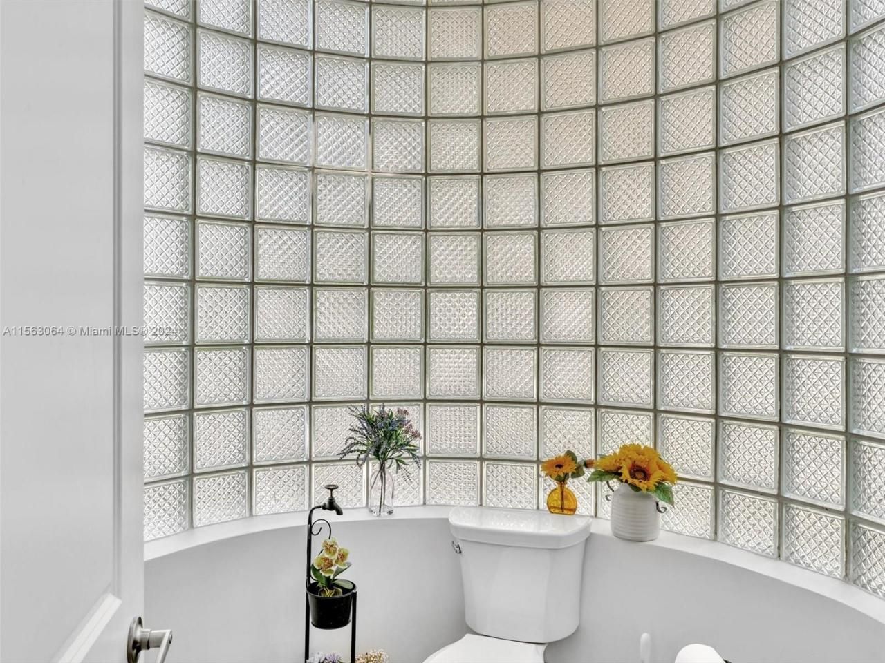 616 Ocean Blvd, Golden Beach, FL 33160 Photo