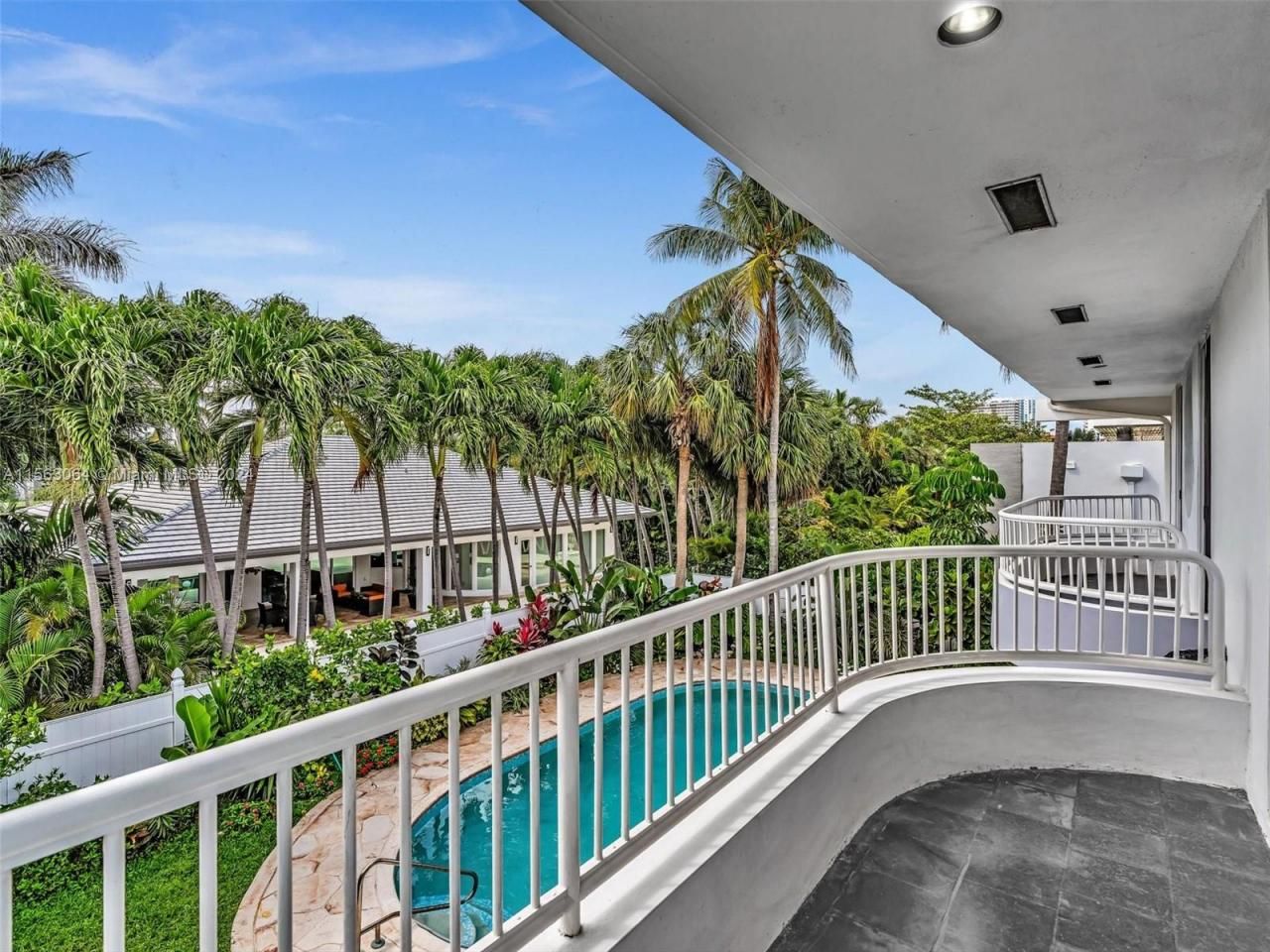 616 Ocean Blvd, Golden Beach, FL 33160 Photo