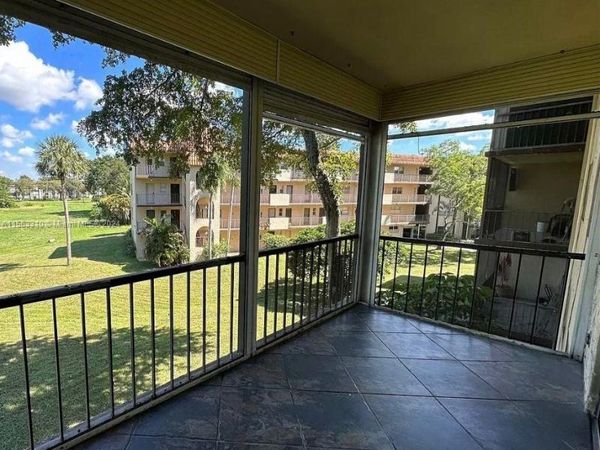 6201 N Falls Cir Dr, Unit 304, Lauderhill, FL 33319