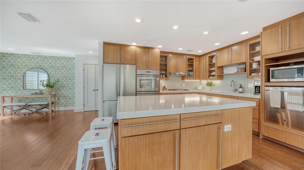 425 Mckinley Drive, Sarasota, FL 34236 Photo