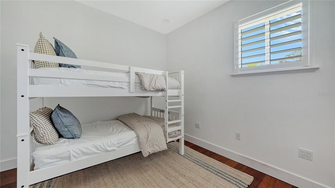 425 Mckinley Drive, Sarasota, FL 34236 Photo