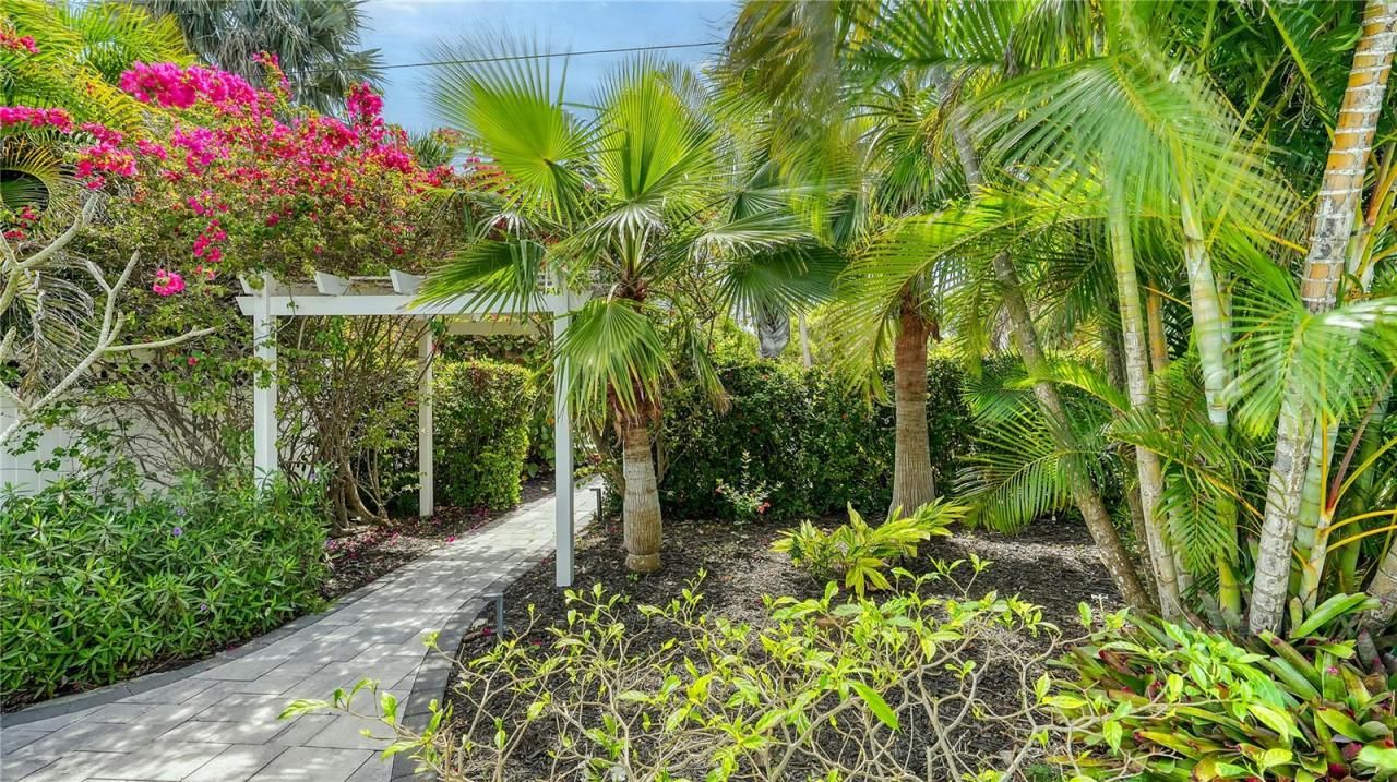 425 Mckinley Drive, Sarasota, FL 34236 Photo
