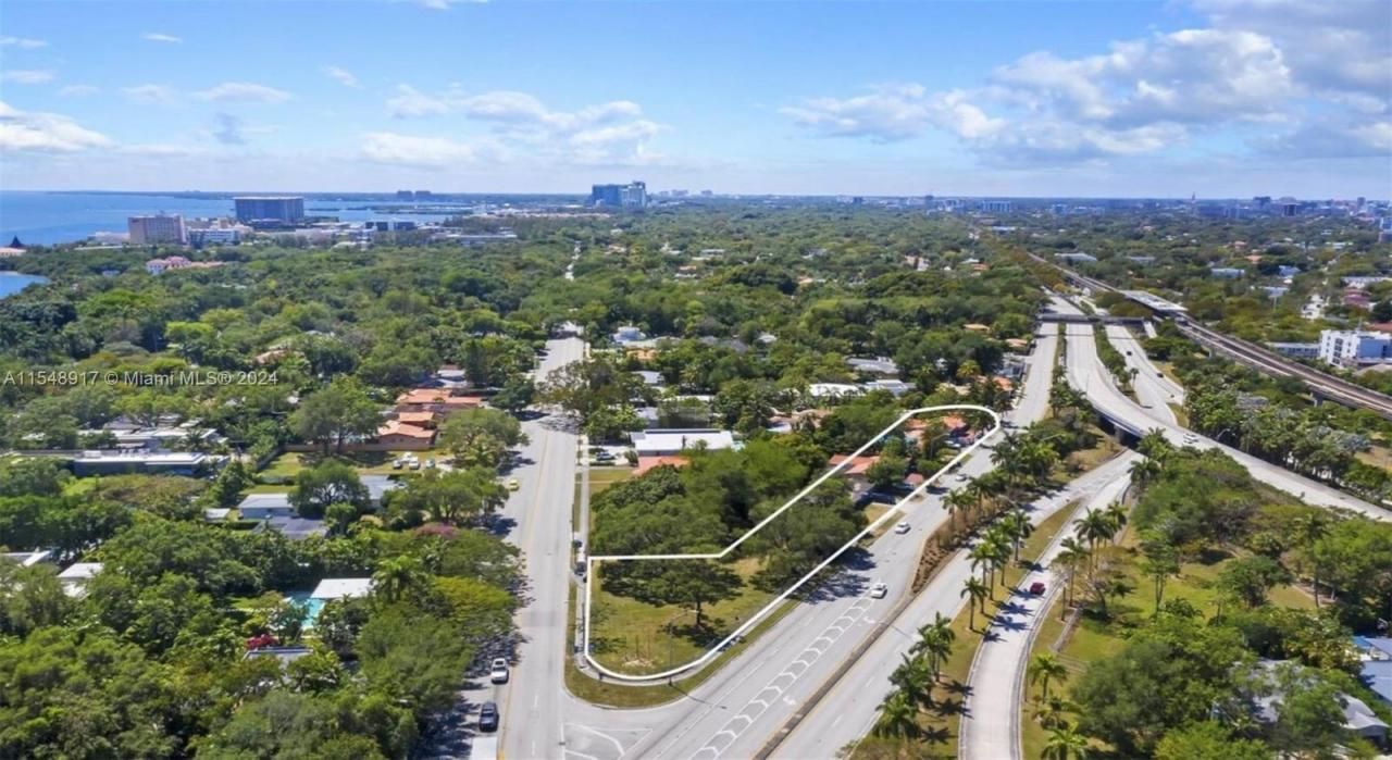 2900 S Miami Ave, Miami, FL 33129 Photo