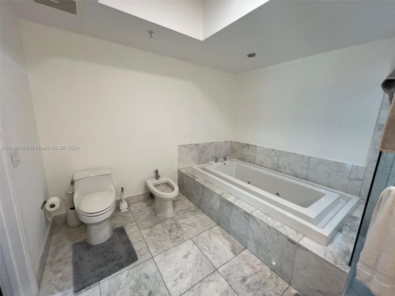 218 SE 14th Street, Unit 1806, Miami, FL 33131 Photo
