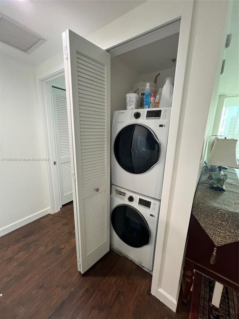 218 SE 14th Street, Unit 1806, Miami, FL 33131 Photo