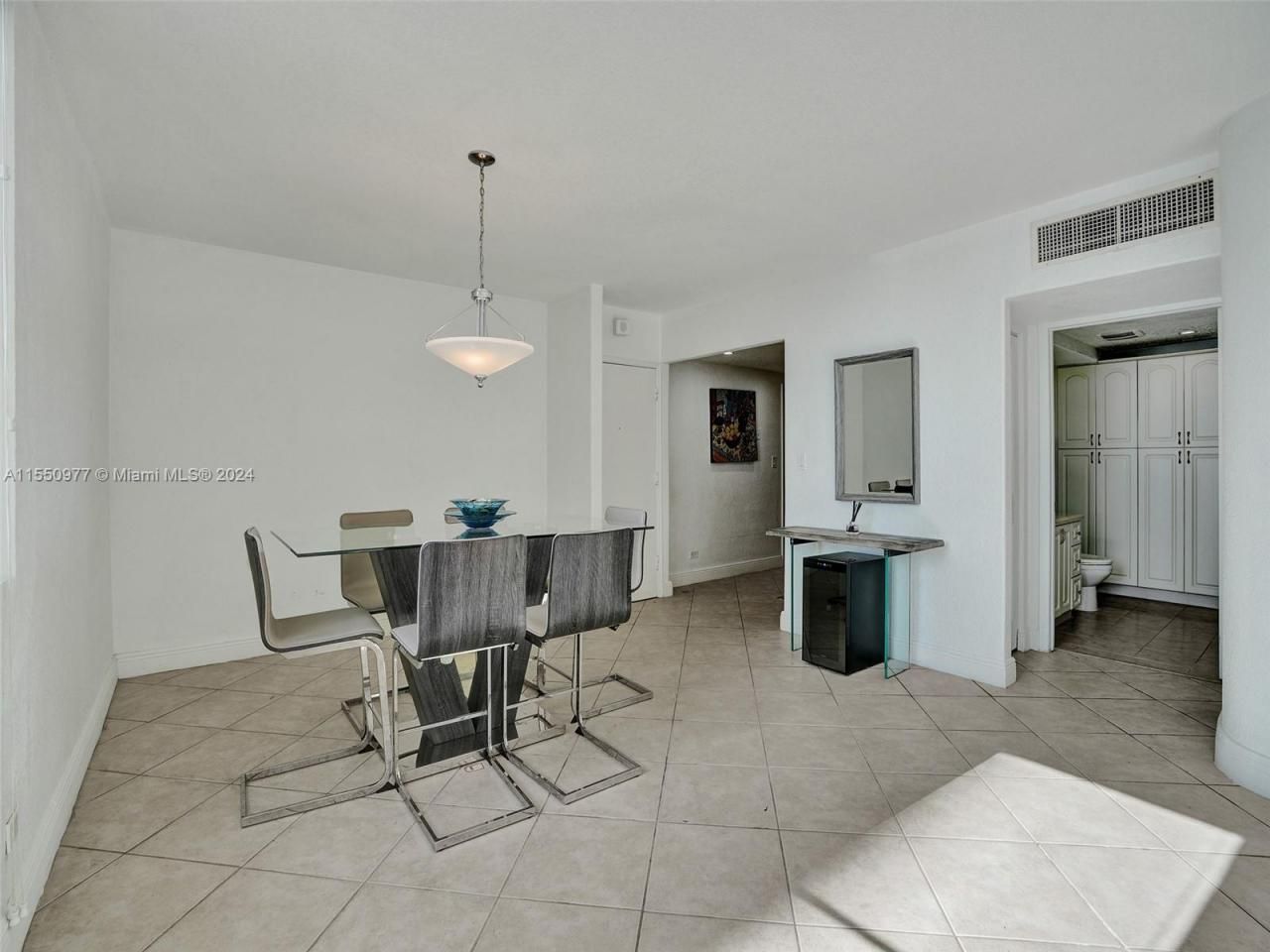 5005 Collins Ave, Unit 725, Miami Beach, FL 33140 Photo
