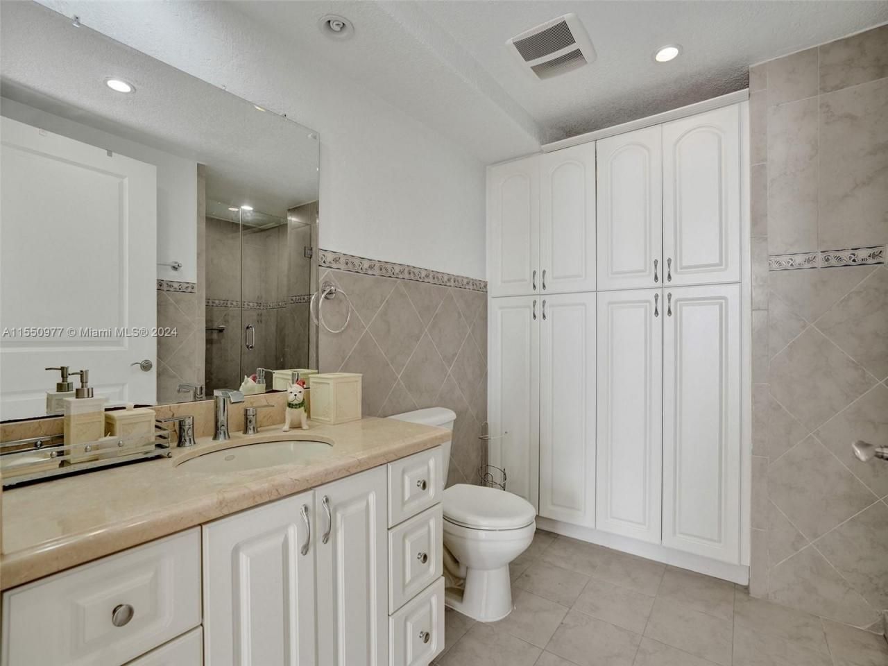 5005 Collins Ave, Unit 725, Miami Beach, FL 33140 Photo