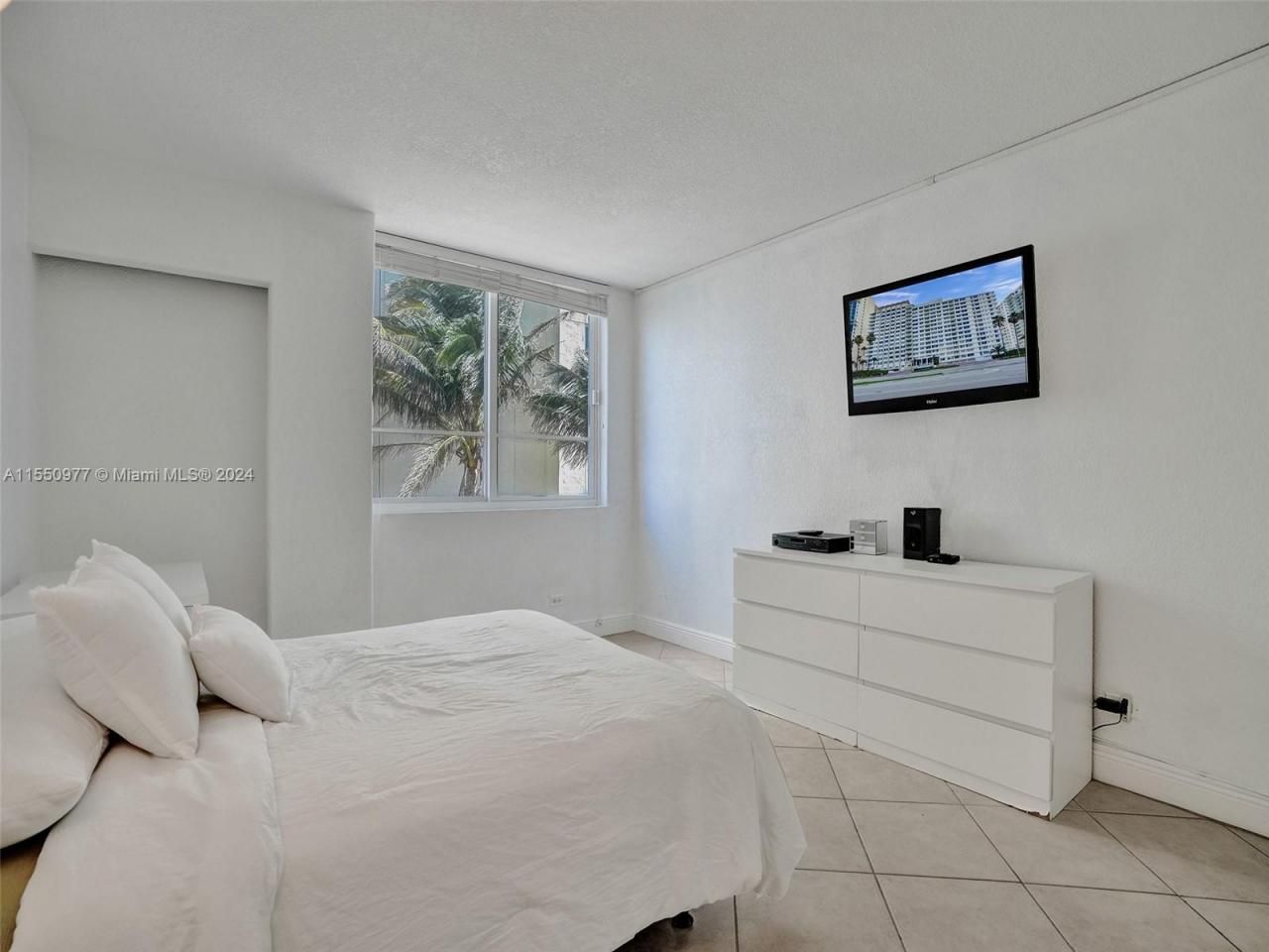 5005 Collins Ave, Unit 725, Miami Beach, FL 33140 Photo