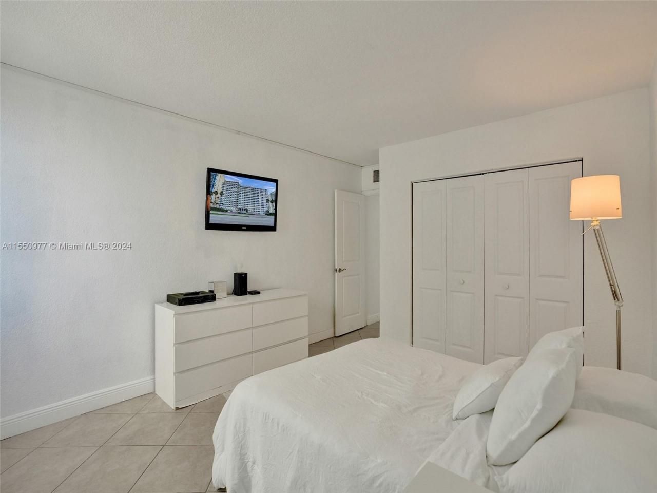 5005 Collins Ave, Unit 725, Miami Beach, FL 33140 Photo