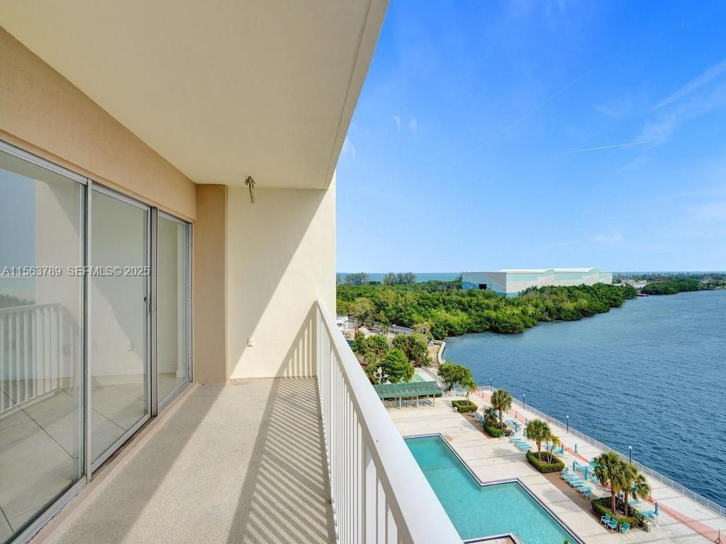 300 Bayview Dr, Unit 906, Sunny Isles Beach, FL 33160 Photo