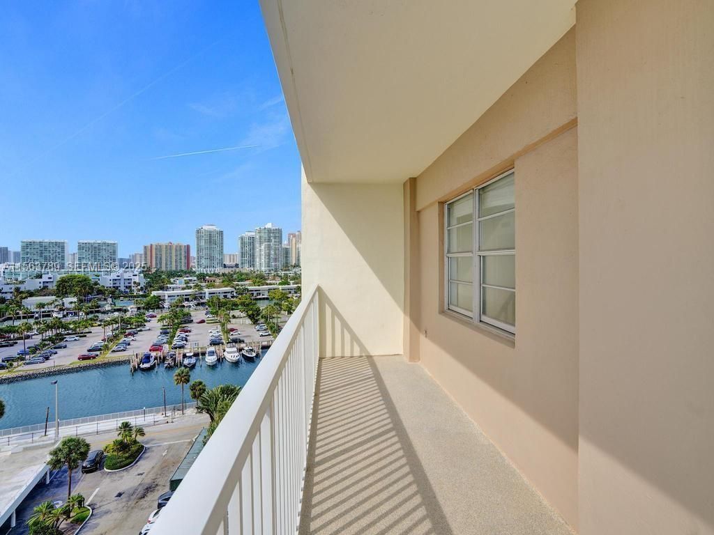 300 Bayview Dr, Unit 906, Sunny Isles Beach, FL 33160 Photo