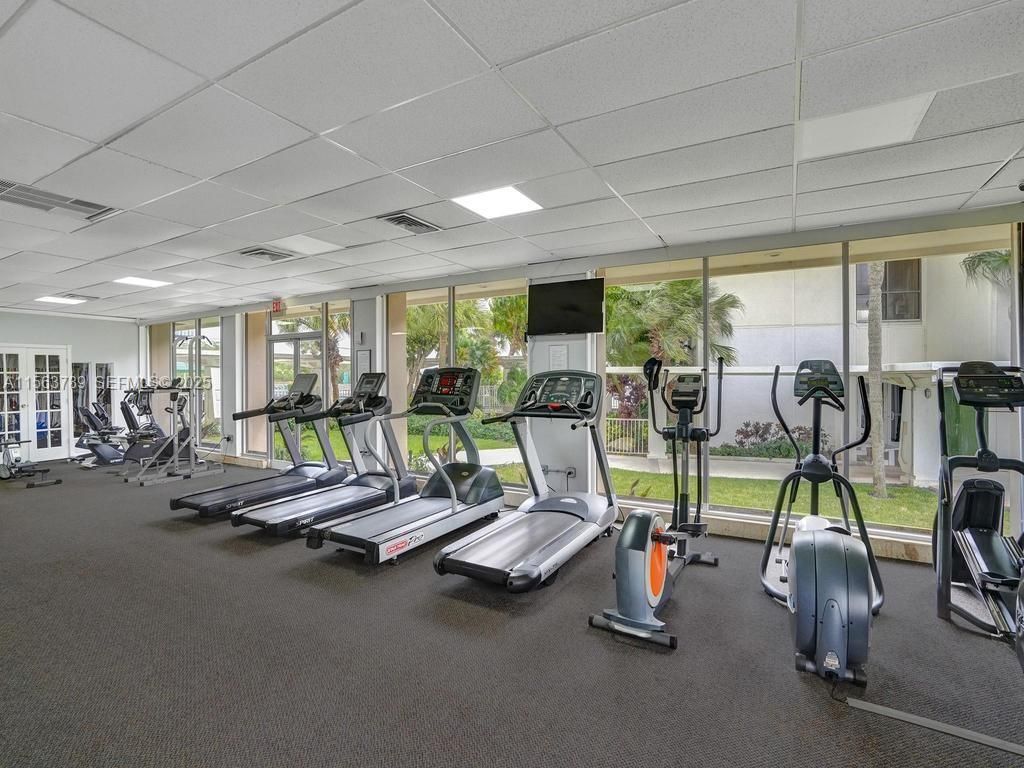 300 Bayview Dr, Unit 906, Sunny Isles Beach, FL 33160 Photo