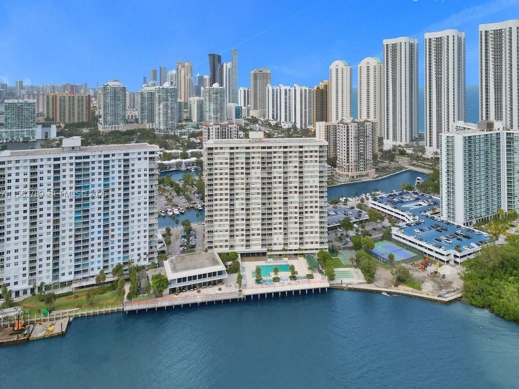 300 Bayview Dr, Unit 906, Sunny Isles Beach, FL 33160 Photo