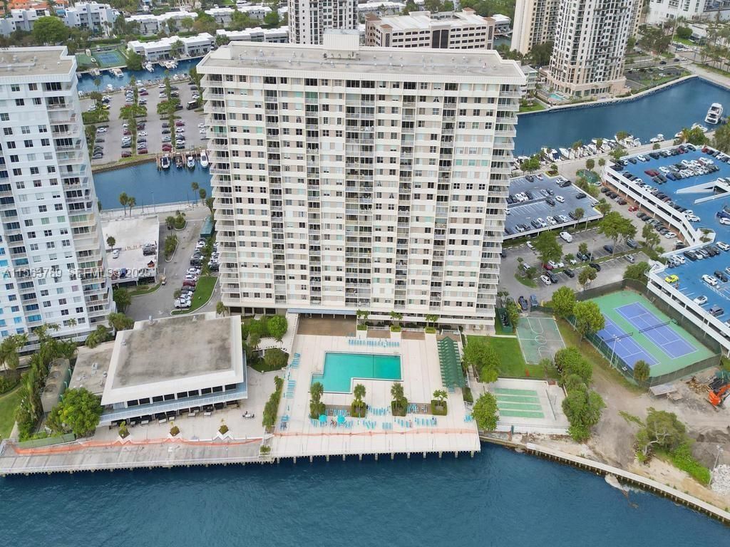 300 Bayview Dr, Unit 906, Sunny Isles Beach, FL 33160 Photo