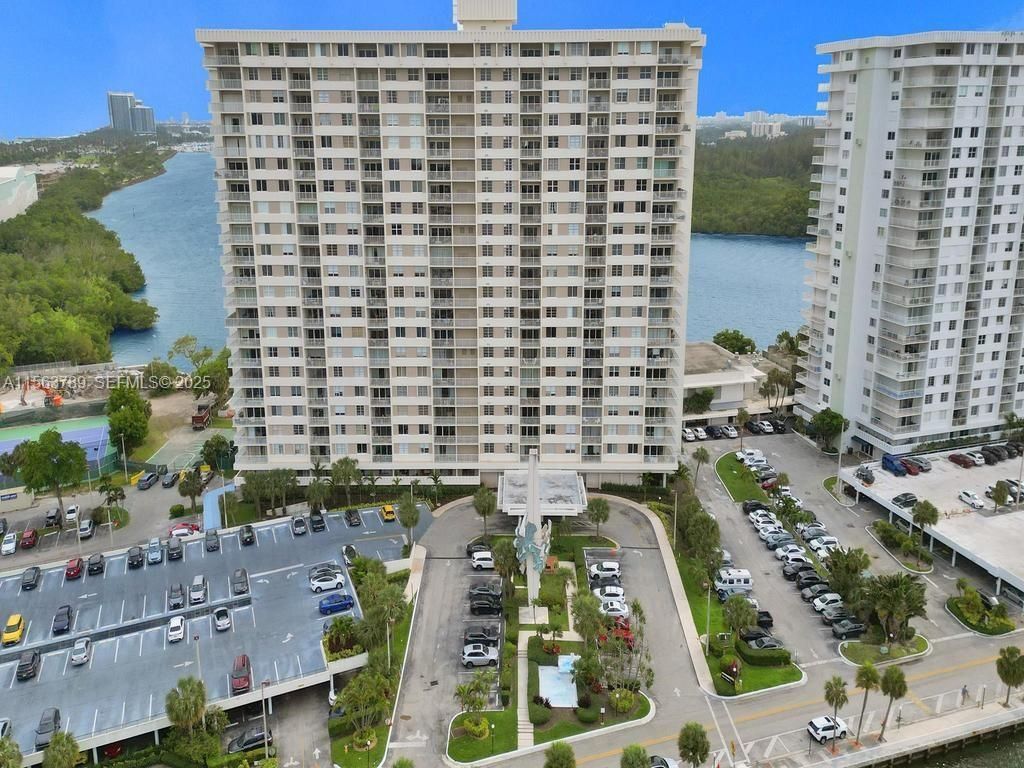 300 Bayview Dr, Unit 906, Sunny Isles Beach, FL 33160 Photo