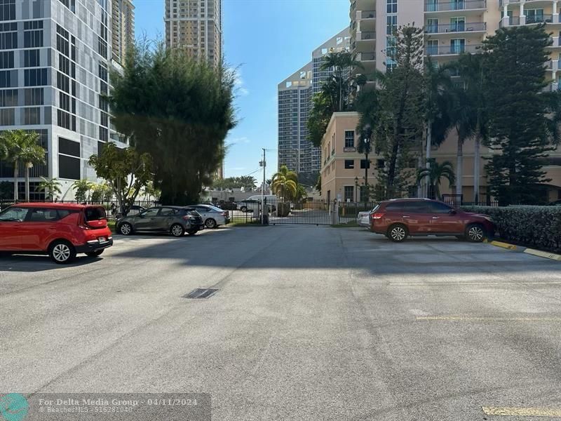 200 177th Drive, Unit 412, Sunny Isles Beach, FL 33160 Photo