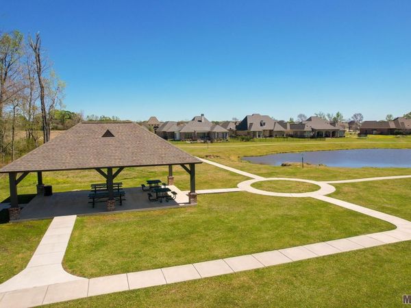 98 Rue Fraise, Zachary, LA 70791