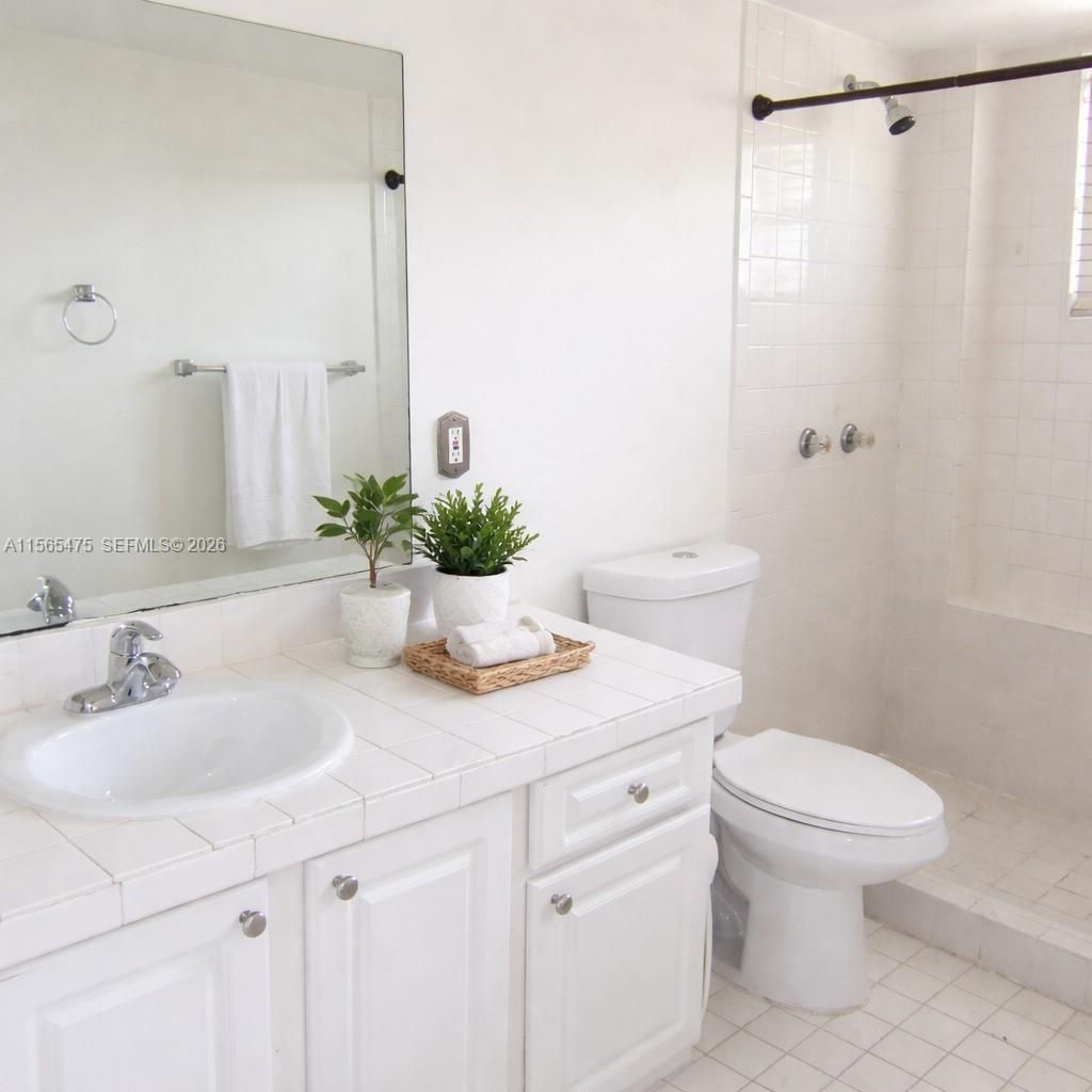 8363 Lake Dr, Unit 101, Doral, FL 33166 Photo