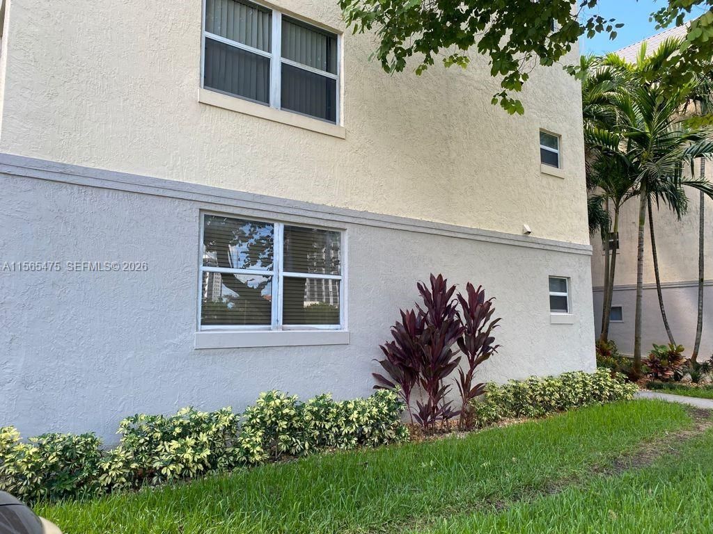 8363 Lake Dr, Unit 101, Doral, FL 33166 Photo