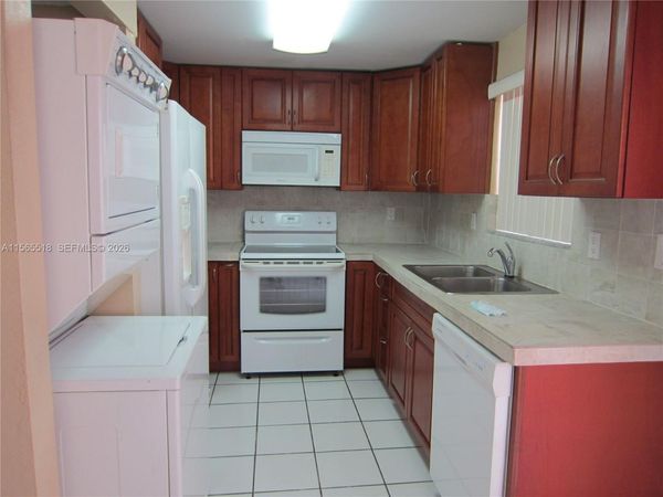 10 SW 108th Ave, Unit E8, Sweetwater, FL 33174