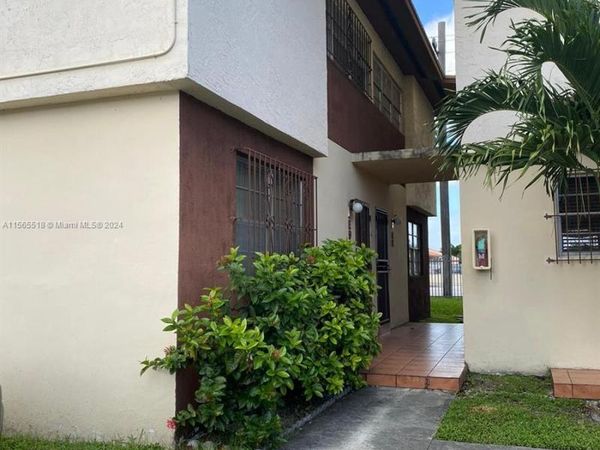 10 SW 108th Ave, Unit E8, Sweetwater, FL 33174