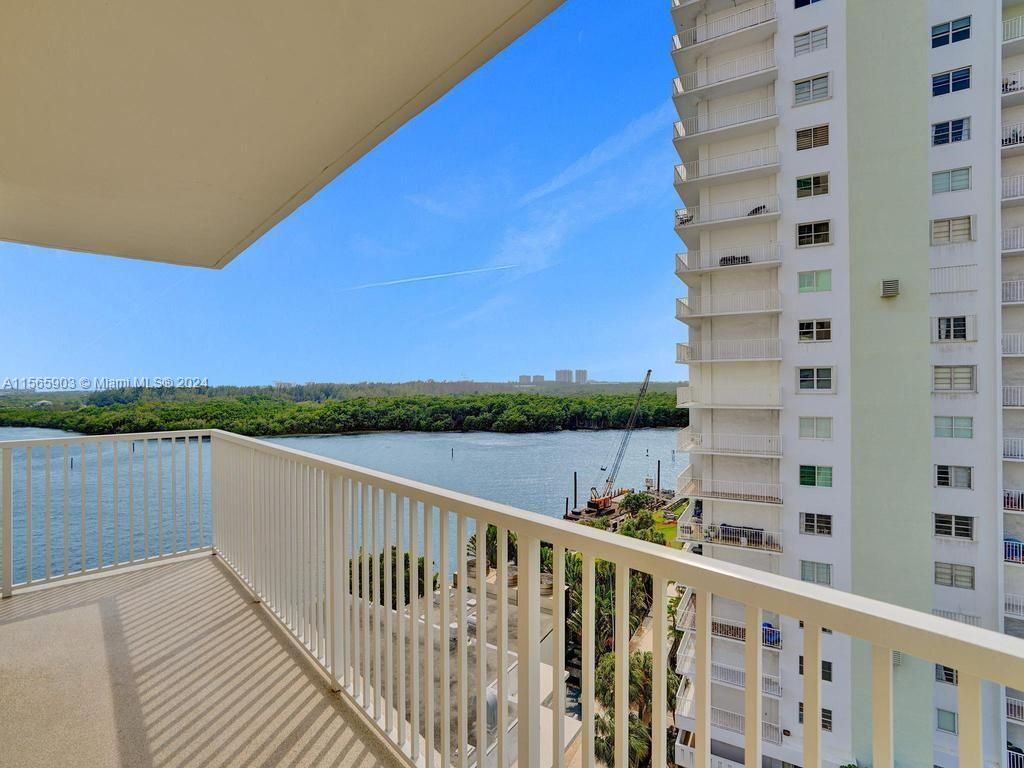 300 Bayview Dr, Unit 906, Sunny Isles Beach, FL 33160 Photo