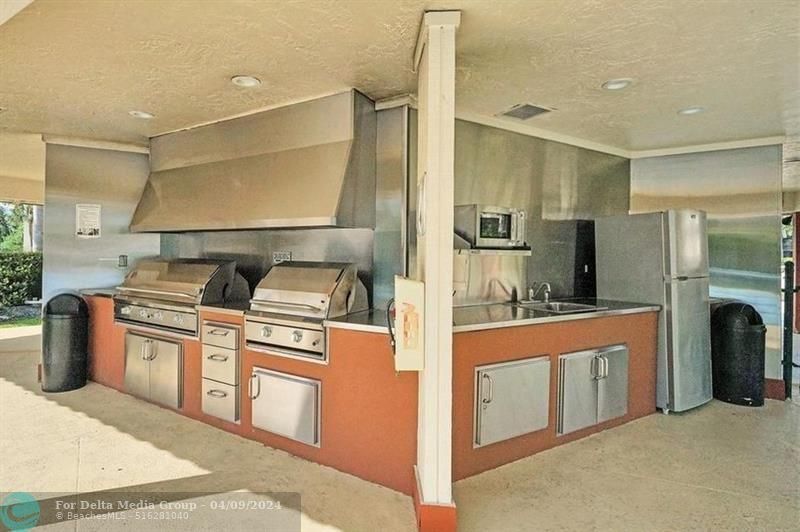 9420 S Hollybrook Lake Drive, Unit 305, Pembroke Pines, FL 33025 Photo