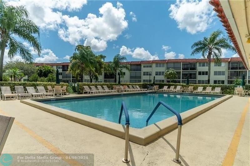 9420 S Hollybrook Lake Drive, Unit 305, Pembroke Pines, FL 33025 Photo