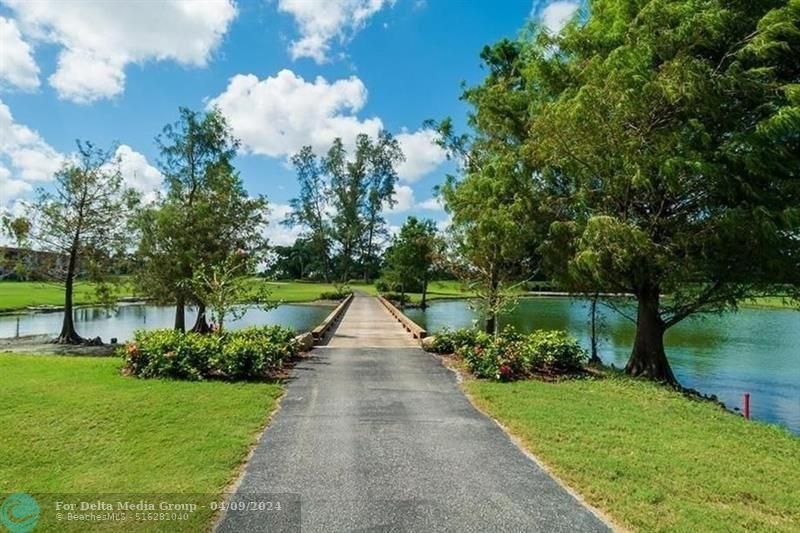 9420 S Hollybrook Lake Drive, Unit 305, Pembroke Pines, FL 33025 Photo