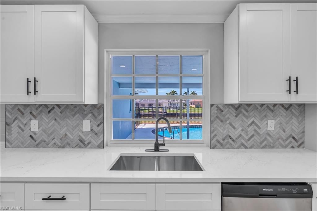 5230 Sarasota Ct, Cape Coral, FL 33904 Photo