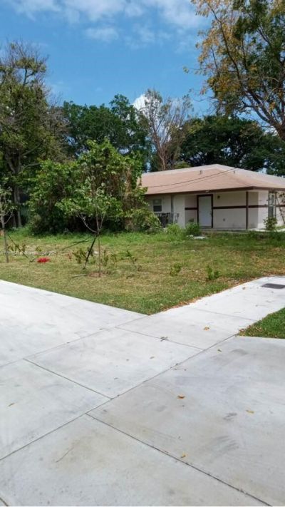 1841 NW 70th St, Miami, FL 33147 Photo