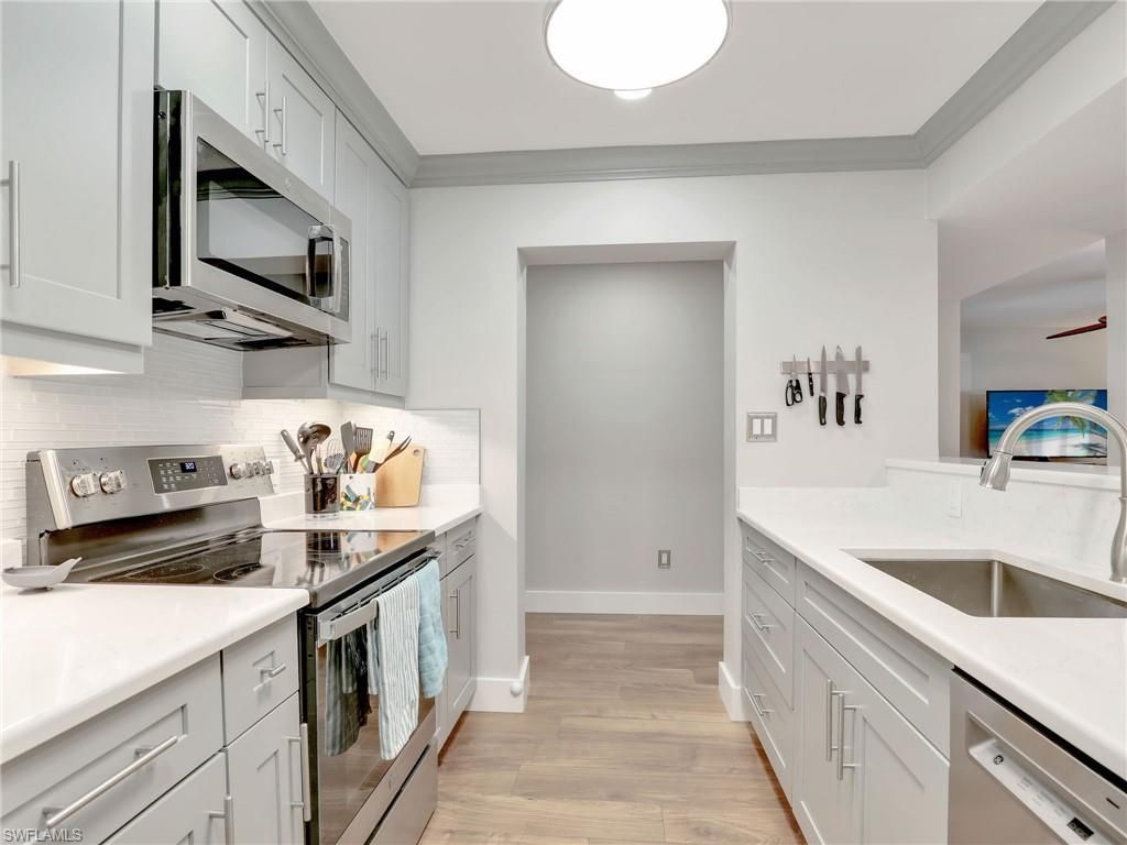 555 Park Shore Dr, Unit B-113, Naples, FL 34103 Photo