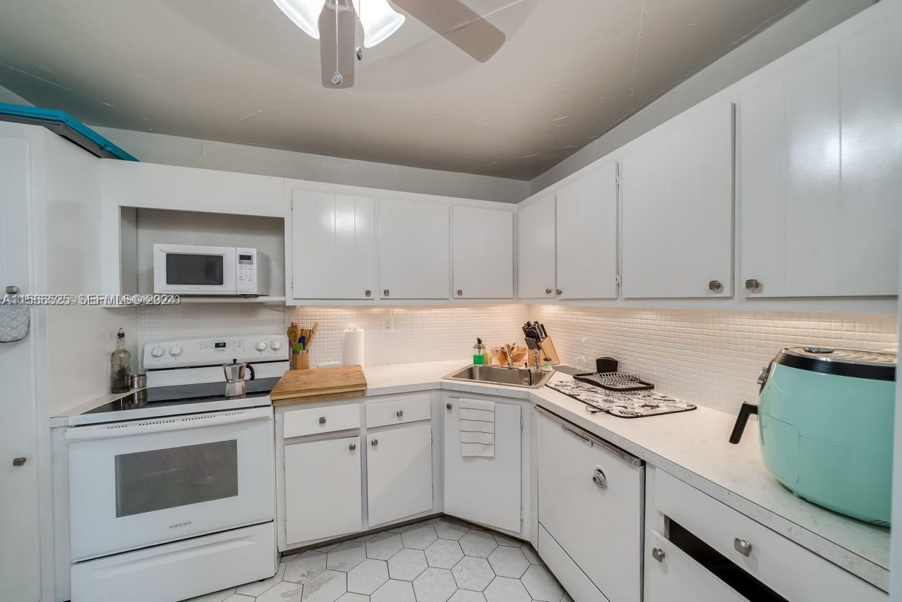 2750 NE 183rd St, Unit 1107, Aventura, FL 33160 Photo
