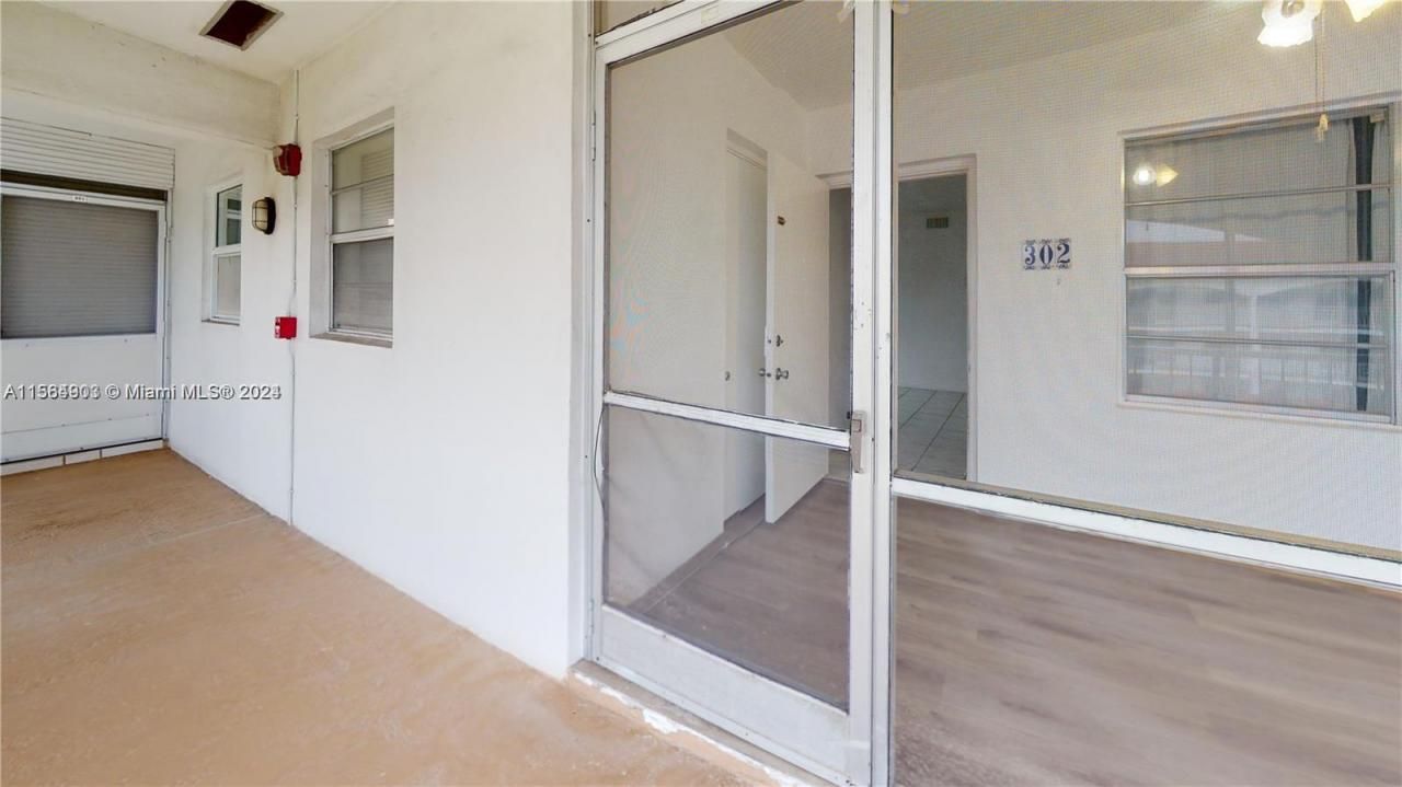580 Egret Dr, Unit 302, Hallandale Beach, FL 33009 Photo
