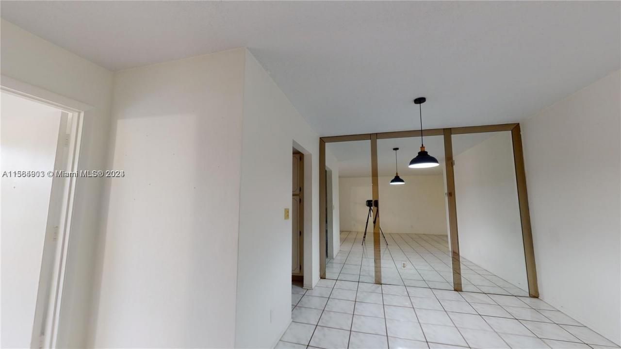 580 Egret Dr, Unit 302, Hallandale Beach, FL 33009 Photo