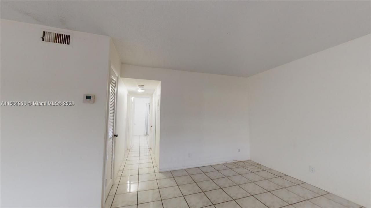 580 Egret Dr, Unit 302, Hallandale Beach, FL 33009 Photo